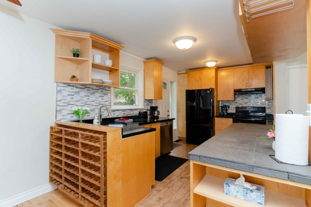 ENSŌ Listing 24 Gentry Cres, Richmond Hill Full kitchen in the lower unit with modern cabinetry