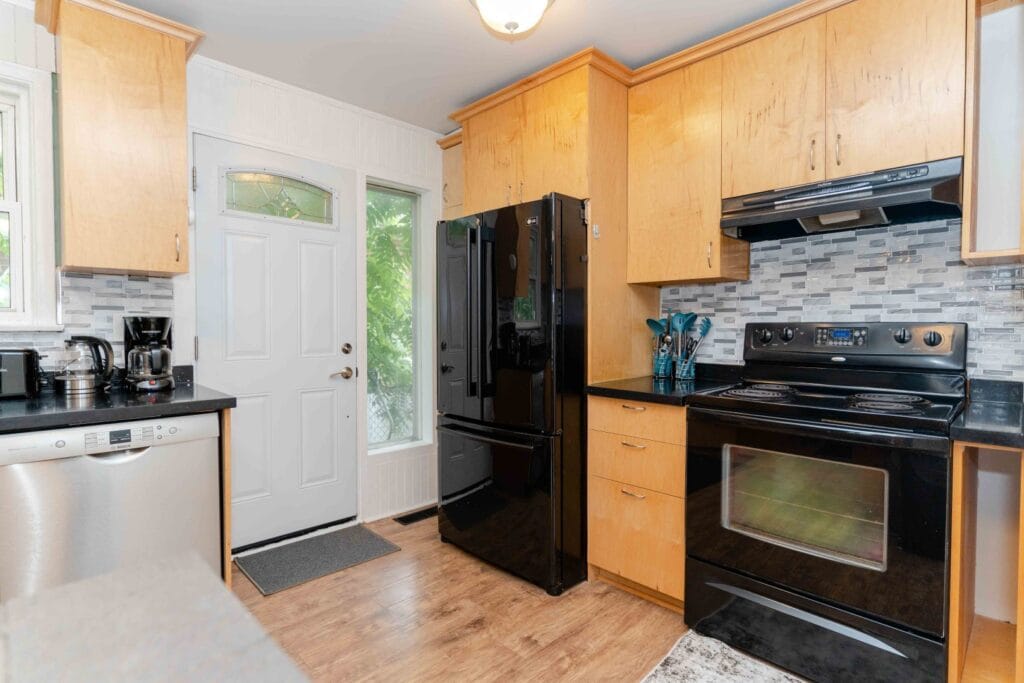 ENSŌ Listing 24 Gentry Cres, Richmond Hill Full kitchen in the lower unit with modern cabinetry