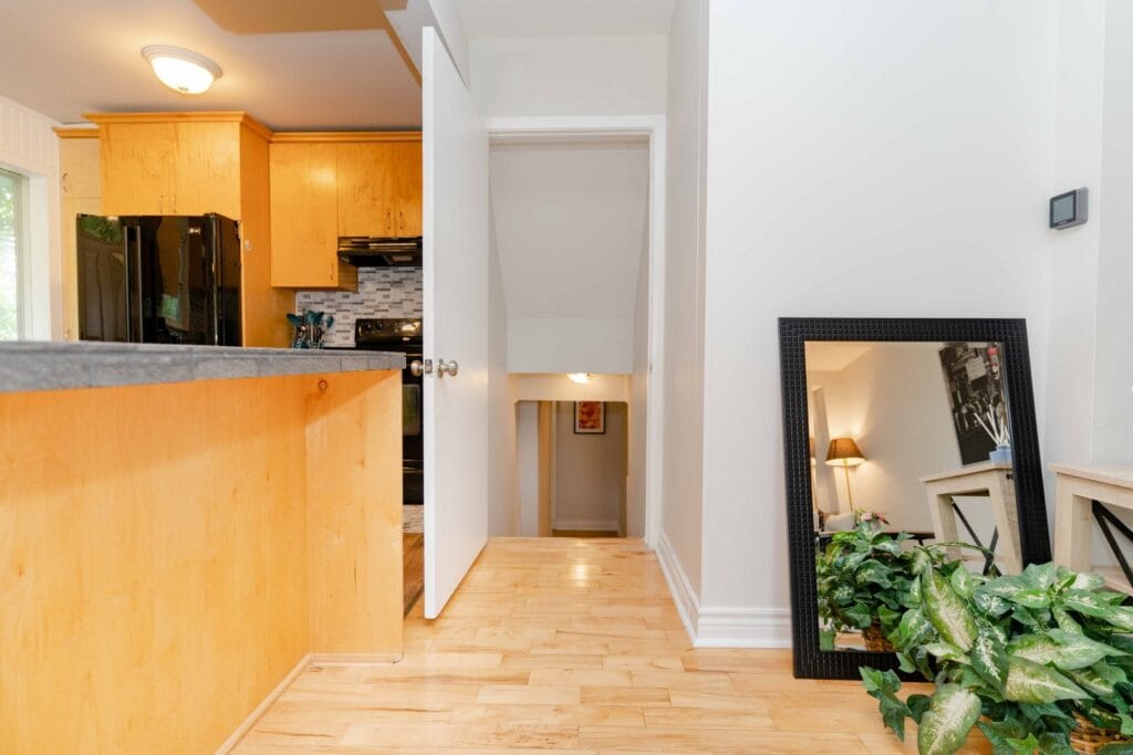 ENSŌ Listing 24 Gentry Cres, Richmond Hill Lower unit hallway and living area with bright lighting