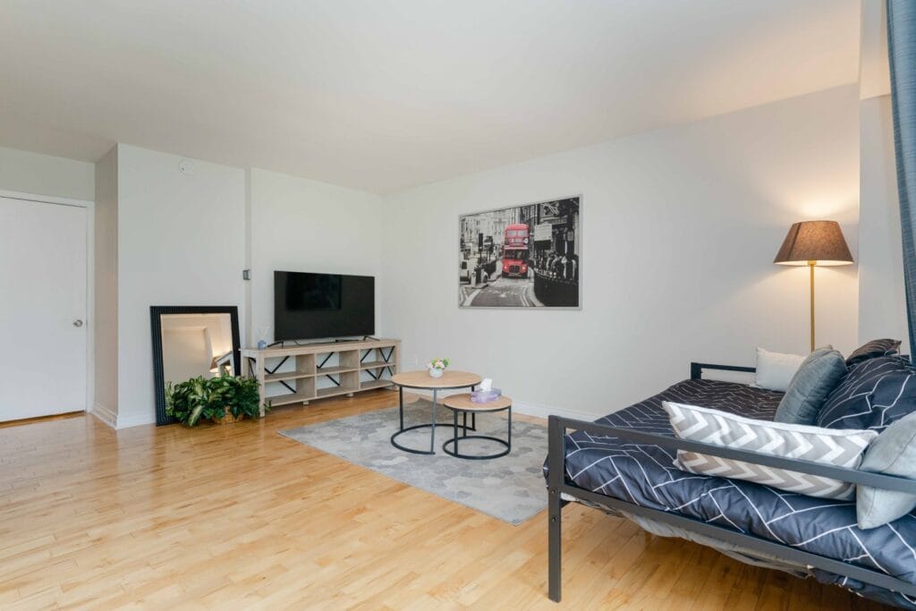 ENSŌ Listing 24 Gentry Cres, Richmond Hill Lower unit hallway and living area with bright lighting