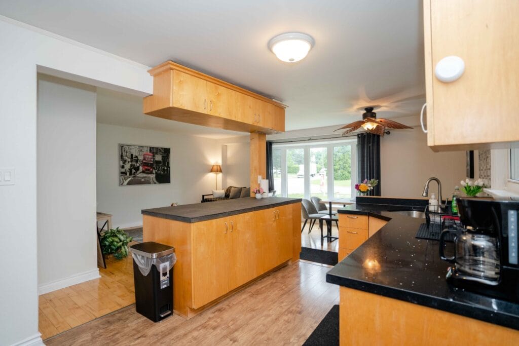ENSŌ Listing 24 Gentry Cres, Richmond Hill 24 Gentry Cres Full kitchen in the lower unit with modern cabinetry